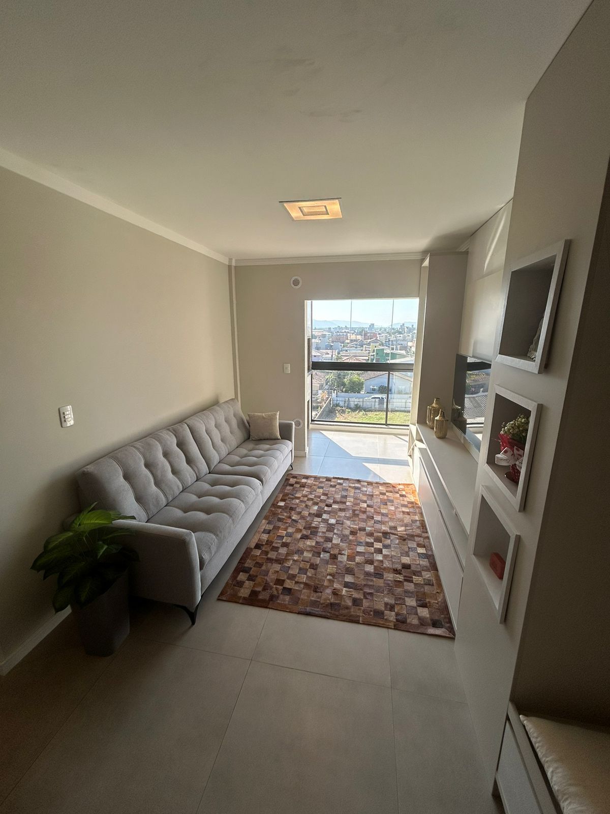 APARTAMENTO NO CENTRO DE NAVEGANTES