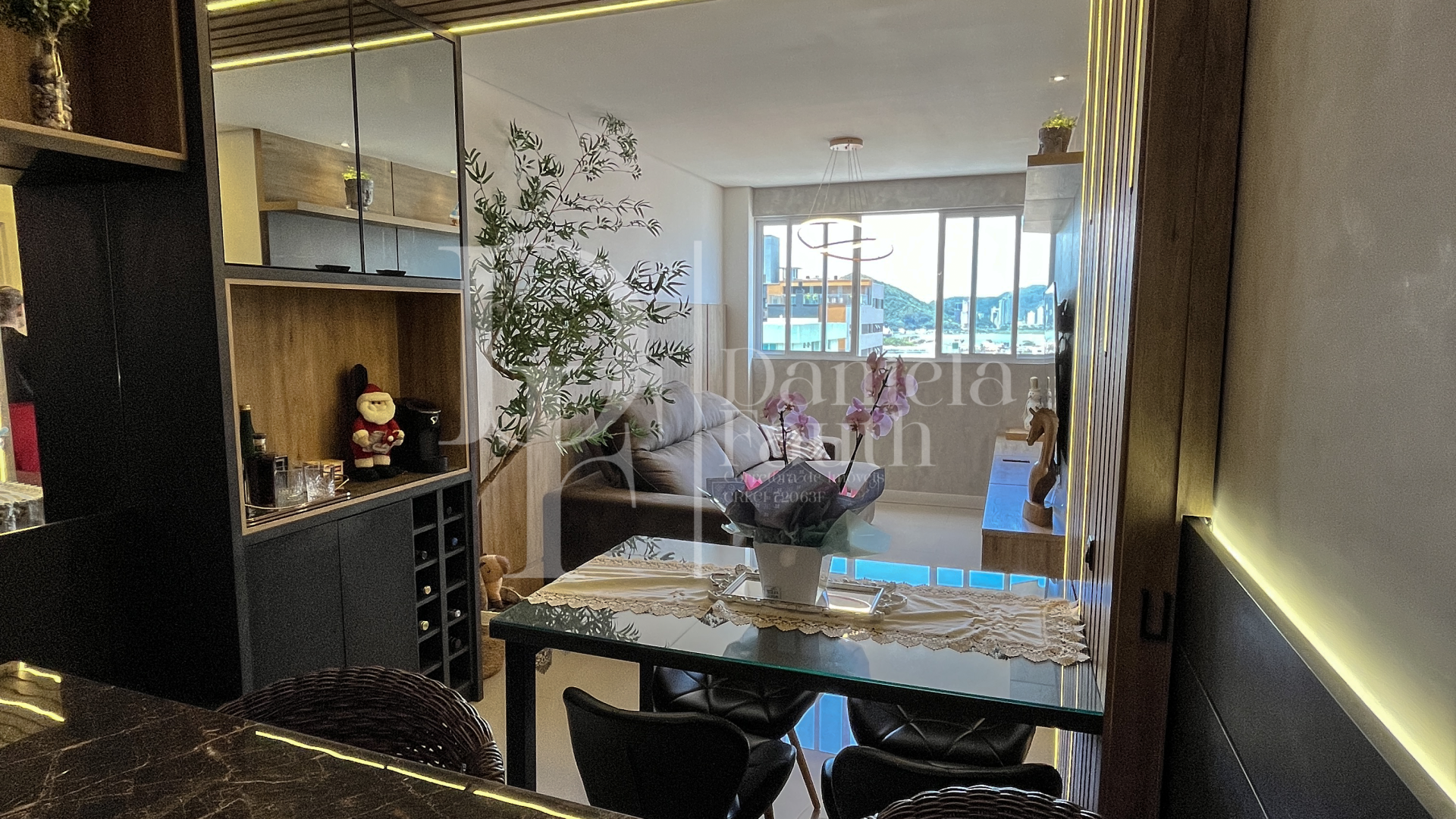 APARTAMENTO TODO MOBILIADO A 50 METROS DA PRAIA CENTRAL DE NAVEGANTES
