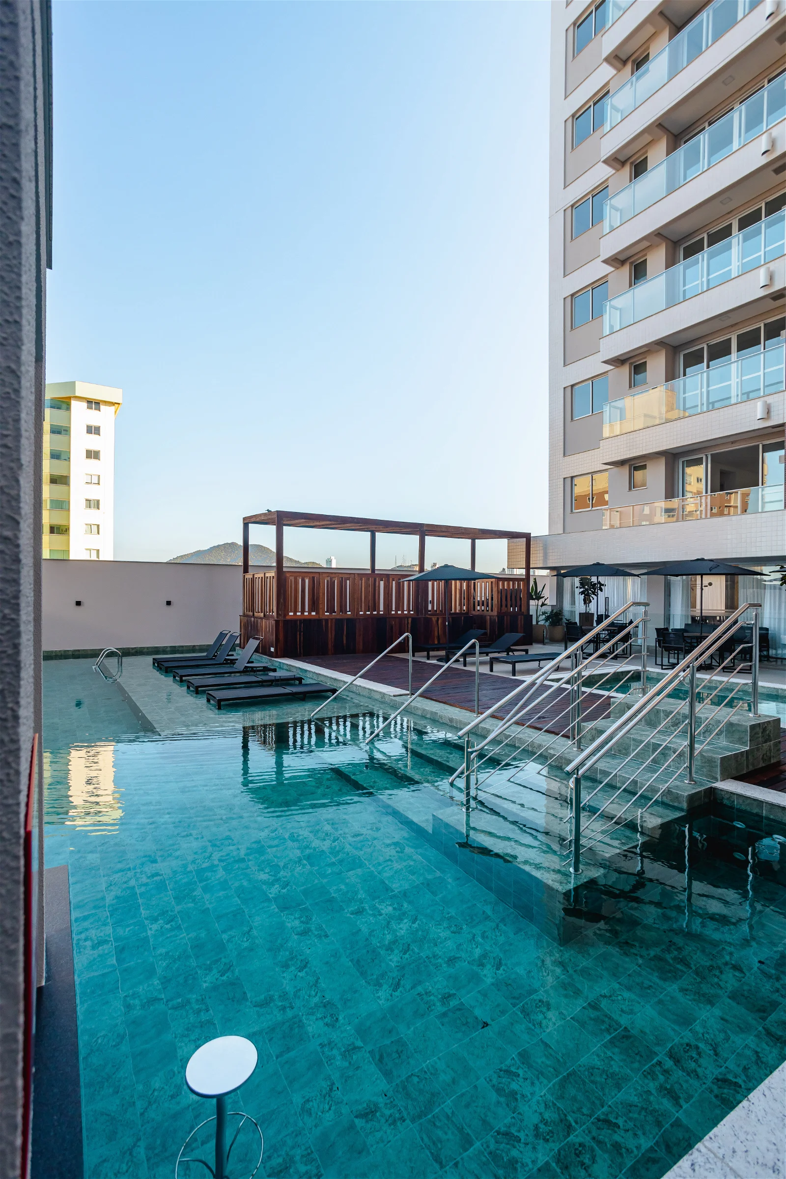 Apartamento mobiliado Vista Mar – Andar Alto