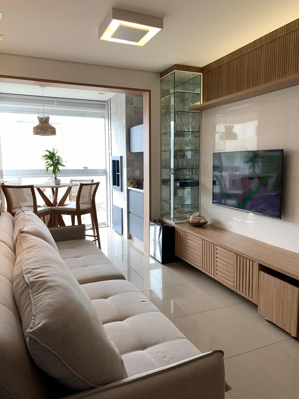 Apartamento para Locação – Apenas 50 metros do mar! 🌊